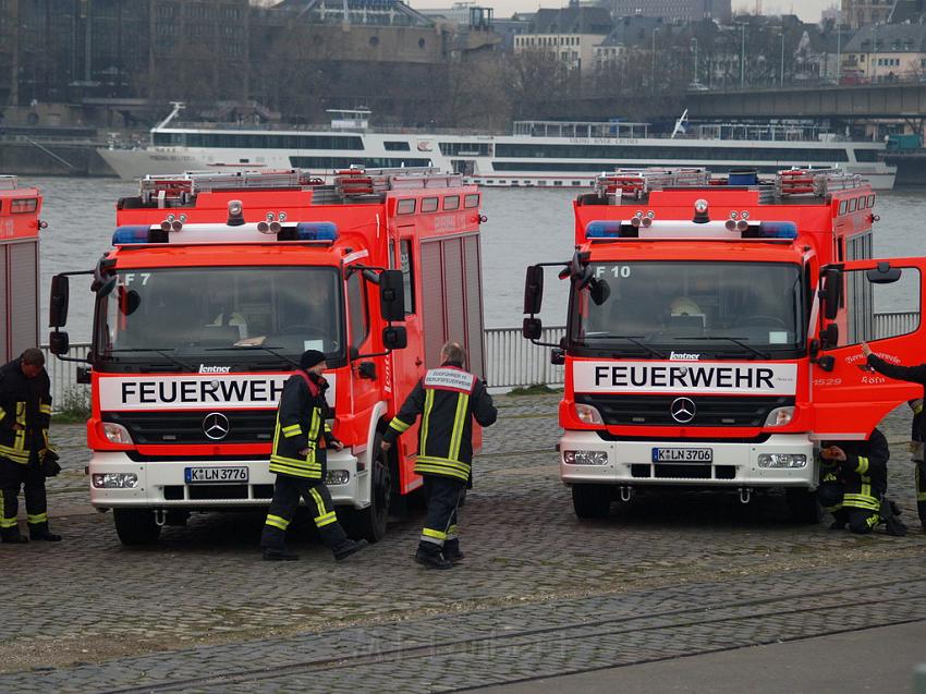 Neue LF`s fuer Koeln Uebergabe in Koeln Deutz an den Wachen  P136.JPG